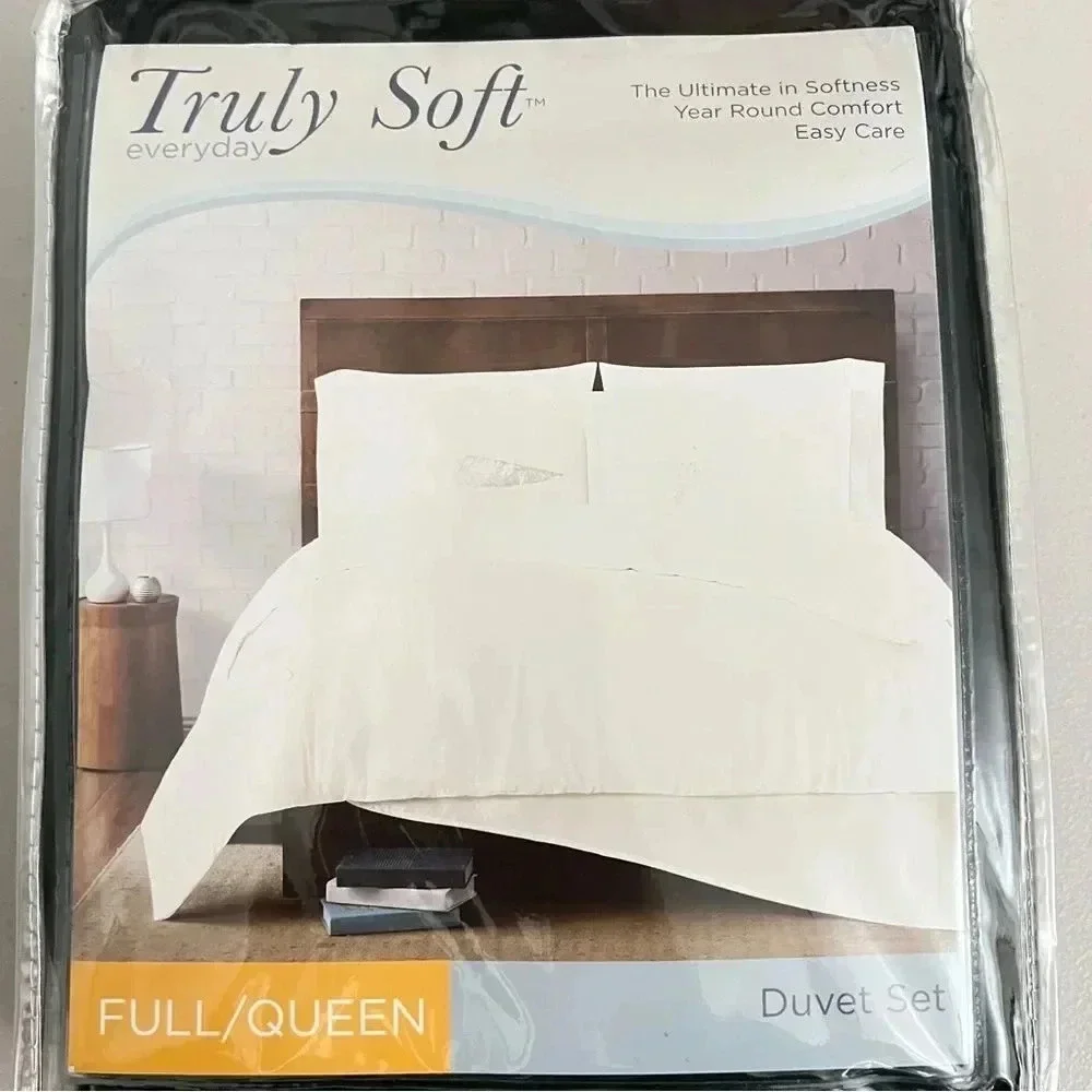 Truly Soft Everyday Duvet Cover and Shams Mini Set Black Full/ Queen